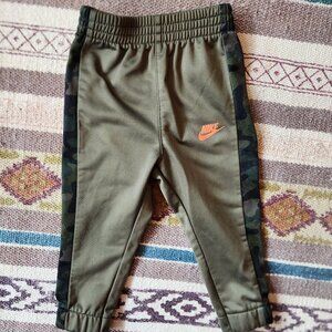 🌻5/$25🌻 Nike camo track pants